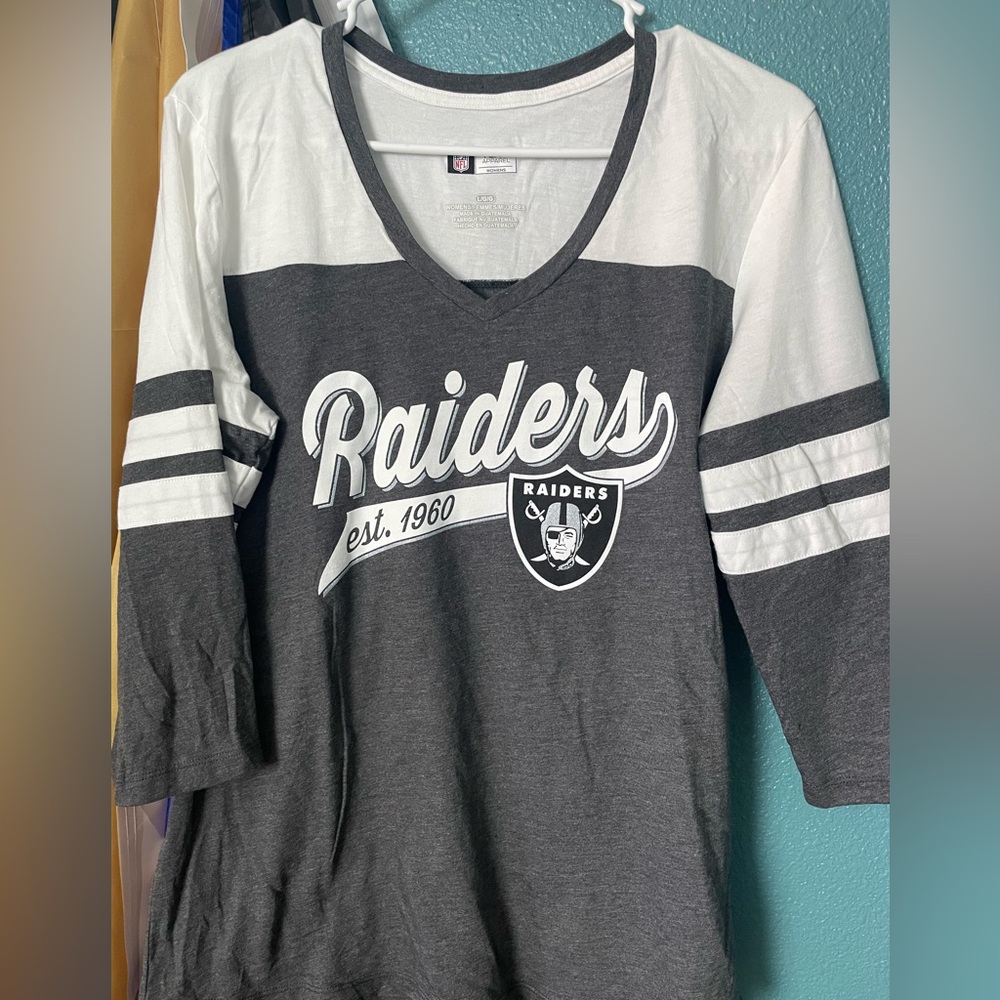 Raiders women’s top